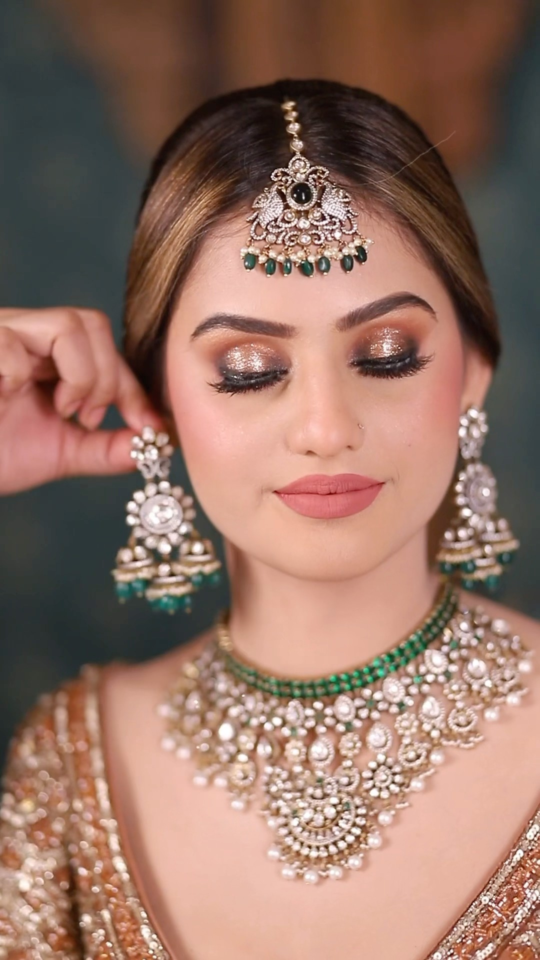 Intense Glittery Eyes for this Stunninf Bridal Look #parulgargmakeup