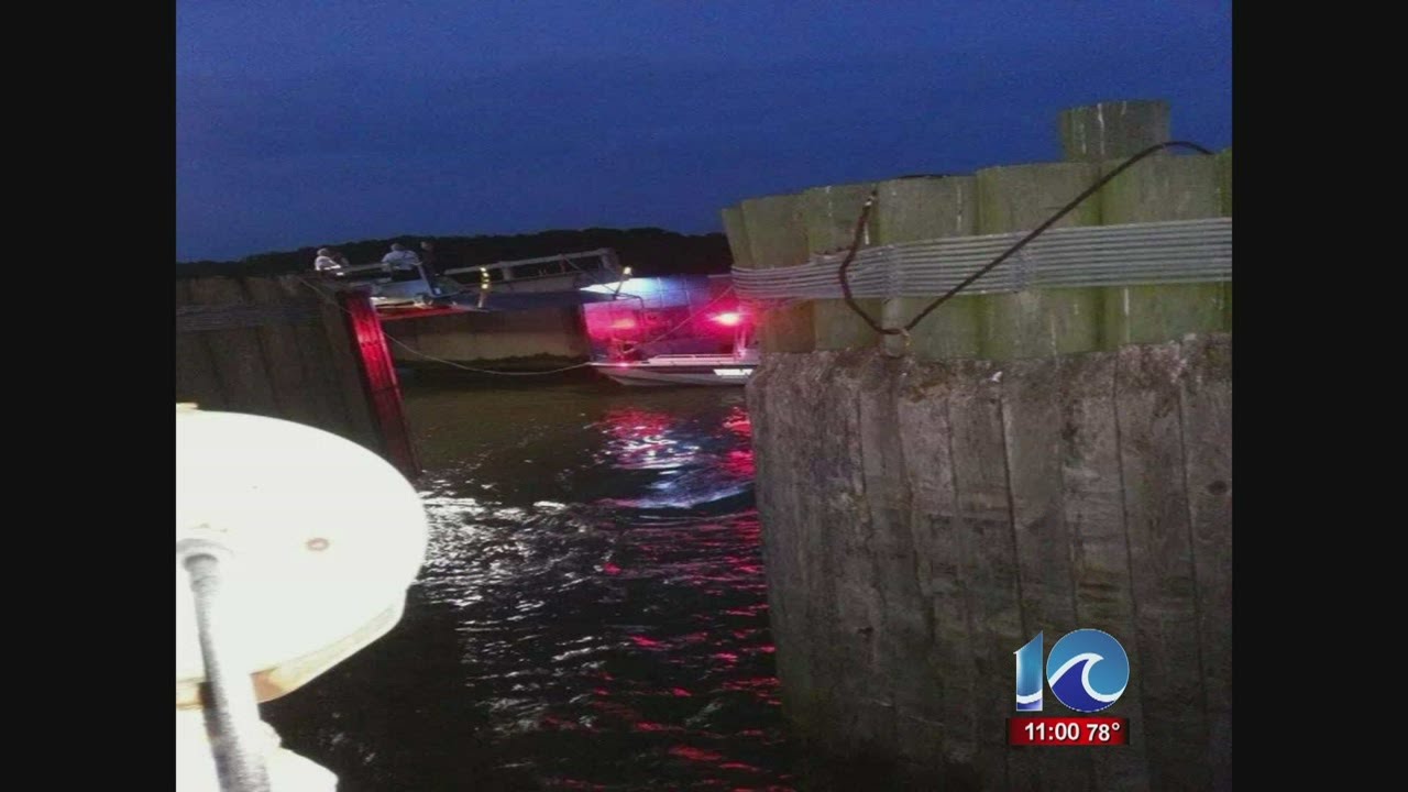 Car falls off ferry into James River YouTube