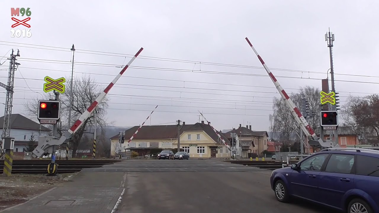 Železniční přejezd Rájec-Jestřebí [P6806] - 16.12.2016 / Czech railroad crossing