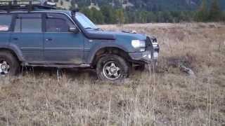 Toyota Land Cruiser 80 застрял в болоте Toyota Land Cruiser 80 застрял в болоте