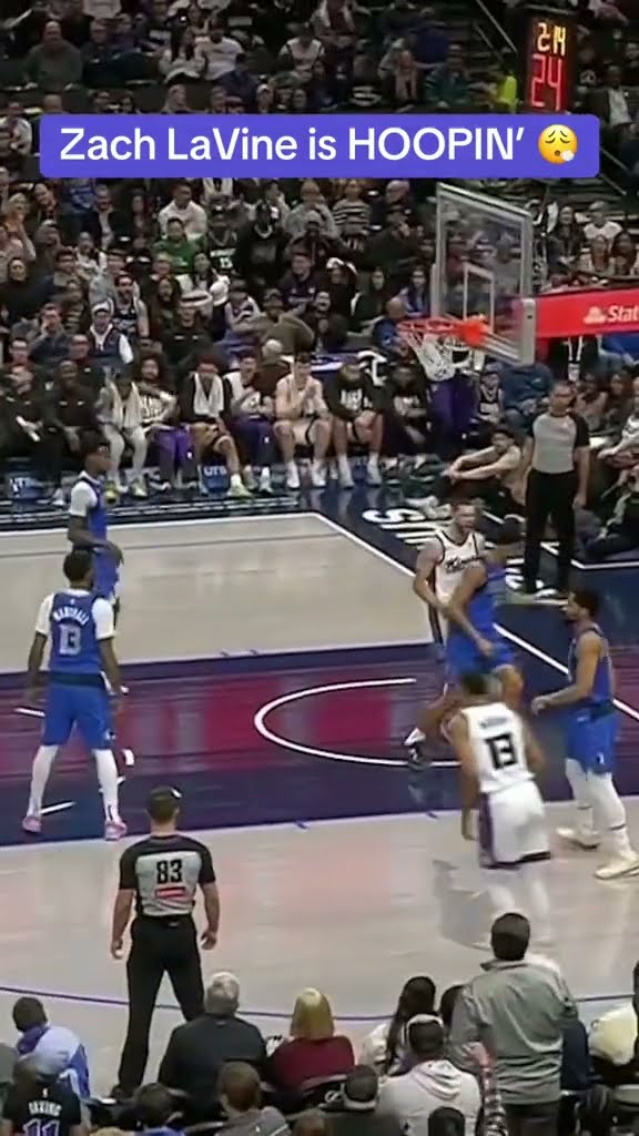 Zach LaVine showing off his bounce with his new team ?