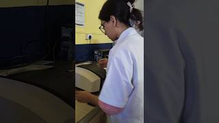 Performing the UV instrument #uv #pharmacy #college #viral #experiment #practice #practical