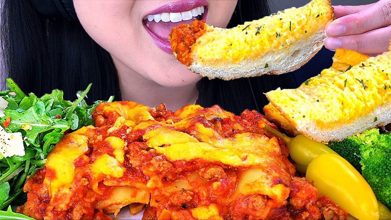 ASMR CHEESY LASAGNA + GARLIC BREAD *MADE BY MINI PHAN CLUB* | ASMR Phan
