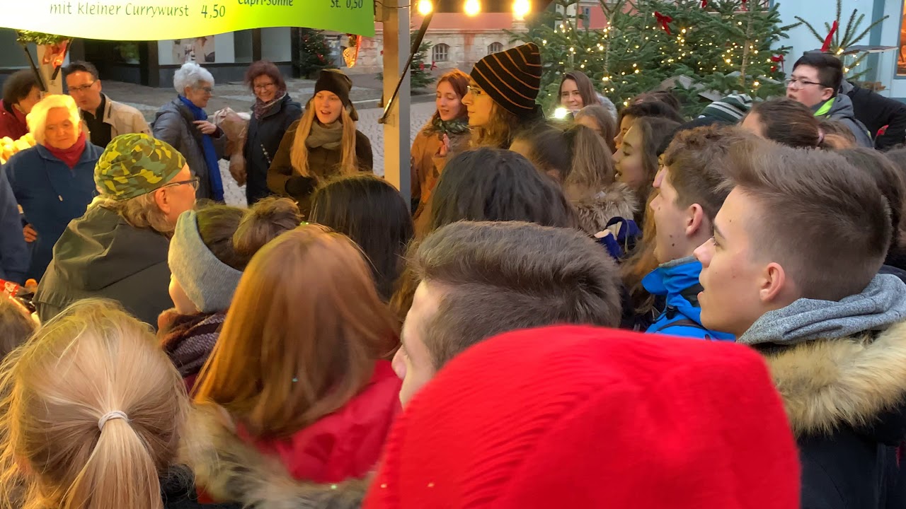 Chor LUSCINIA Bei Silvana Am Imbisstand PISKE Auf Dem Weihnachtsmarkt 