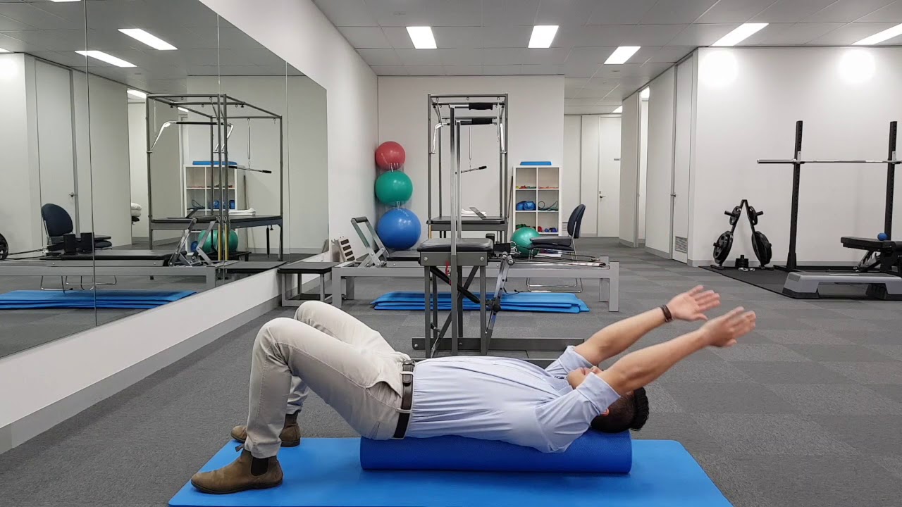 Shoulder pain tips How to use a Foam roller YouTube