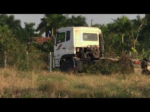 Đầu kéo dongfeng 2007, chạy chơi trong bãi