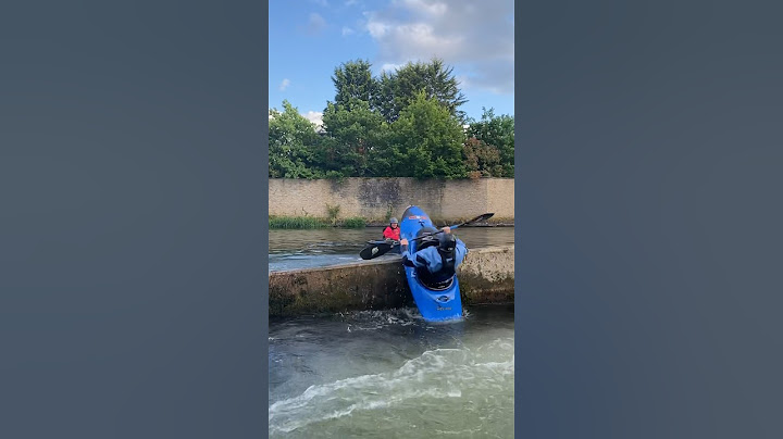 This is what to do when you want to get over walls in a kayak