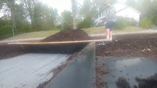 How to dump mulch out of a trailer the easy way