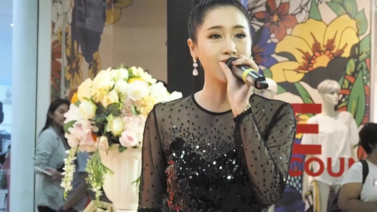 งานเต้นรำในคืนพระจันทร์เต็มดวง | พิม พิมประภา