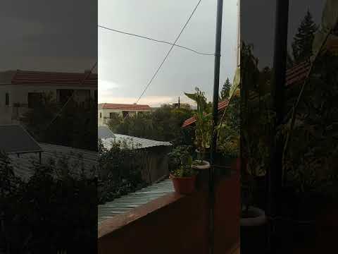 ارتعبت من الرعد بس المنظر الشتا بجنن Shorts برق شتاء رعد لبنان