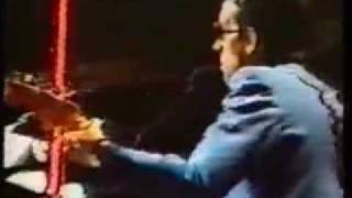 Video thumbnail of "Elvis Costello -1977- Alison"