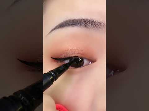 How To Apply Eyeliner Simple Tutorial 
