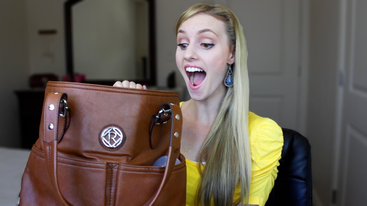 What's In My Bag?!