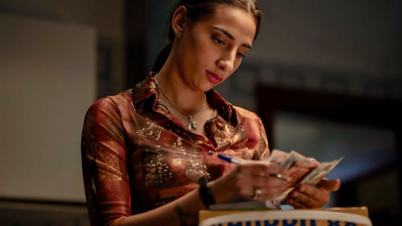 قصة حقيقية عن أم ل٣ أطفال من عيلة محافظة بتتحول لأخطر بارونة كوكايين في تاريخ إسبانيا