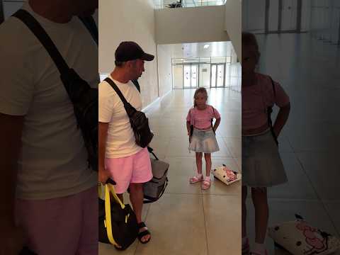 Забыла новый 16 айфон в самолёте😱Смотри мой клип⬆️на канале #shorts #юмор #ladymilana #russianbaby