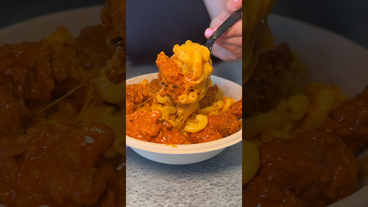 These FRIED CHICKEN MAC BOWLS from Blue Ribbon Fried Chicken NYC are 🔥🔥! #DEVOURPOWER