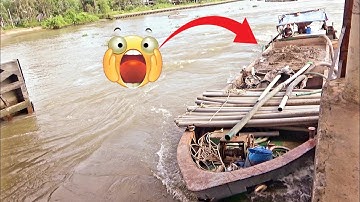 Sà lan bị mất lái va vào trụ cầu nguy hiểm