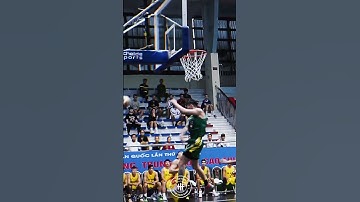 Block "bễ đầu" - Khoa Trần "tặng" cho Tâm Hô Trong Trận TP.HCM gặp Sóc Trắng tại DHTT 2022 #Shorts