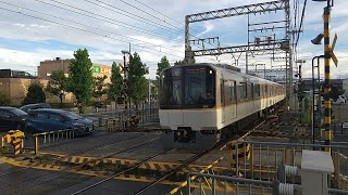 近鉄3220系KL23編成の普通国際会館行きと近鉄8600系X54+1252系VE70編成の急行天理行き 寺田駅