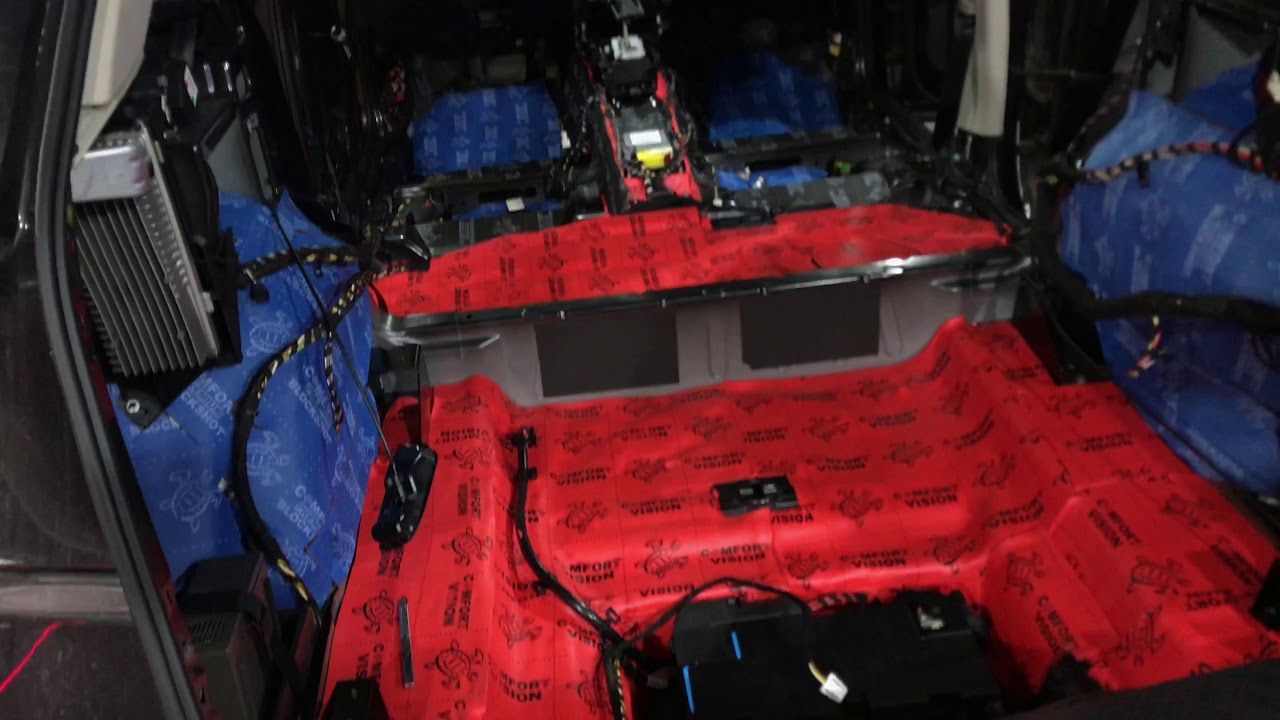 Audi Q5, не полная шумоизоляция, а именно пола (днища изнутри ...