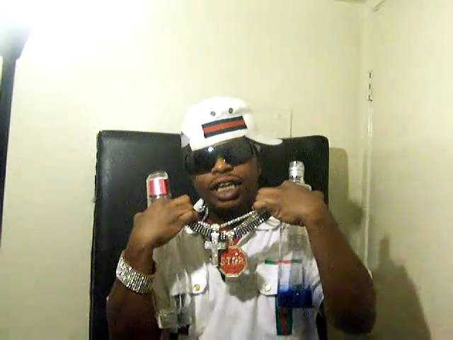 Obejrzyj GUCCI BOI w YouTube Obejrzyj GUCCI BOI w YouTube