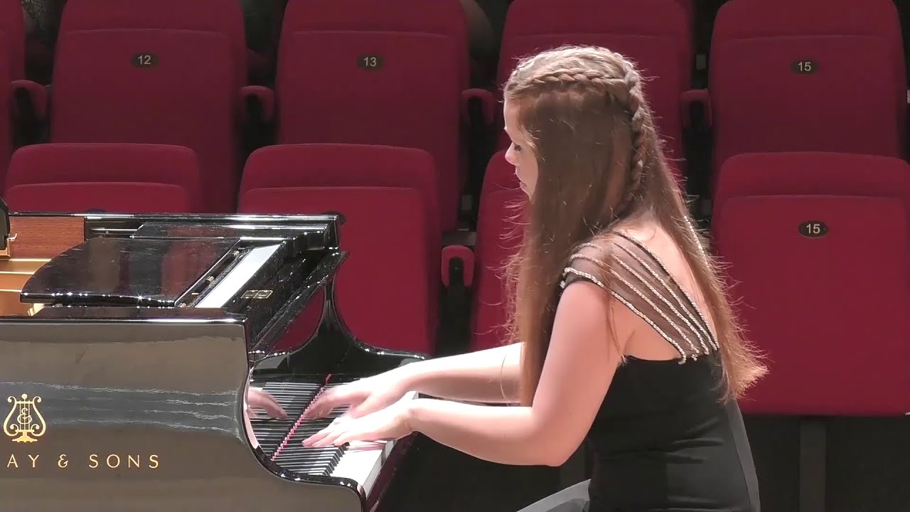 Alexandra Standing plays Widmung (Schumann-Liszt)