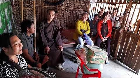 Đoàn Phật Tử Và Mạnh Thường Quân Chùa Phong Lợi, Đến Thăm Và Ủng Hộ Gia Đình Anh Hoàng Và Chị Kiệp