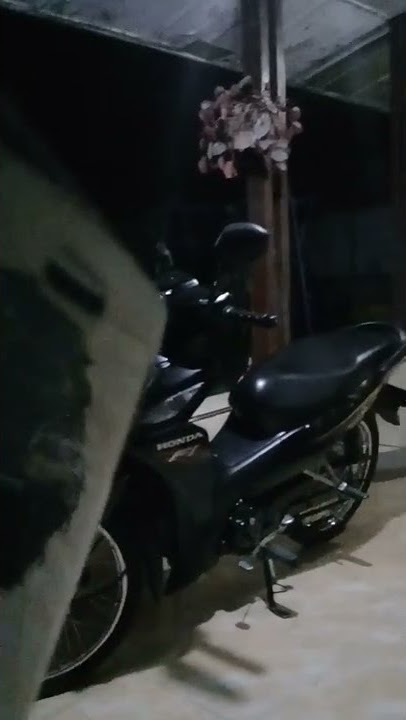 Setelam makan malam duduk diteras rumah sambil dengar Radio