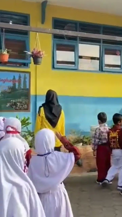 Suasana menyanyikan lagu Hymne Balikpapan (1)