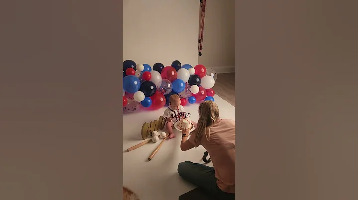 Atlanta, GA cake smash photographer  Casey McMinn ...