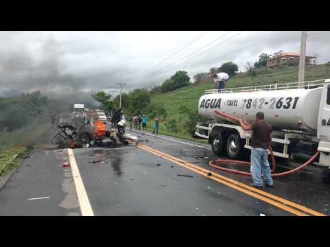 Duas pessoas morrem carbonizadas na BR 259 em Baixo Guandu/ES