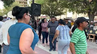 Plaza de Armas. Domingo de baile. "El Merecumbe"