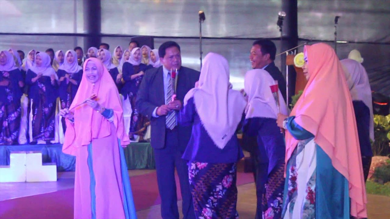Sekuntum Mawar Merah oleh Paduan Suara STIKes Kuningan ...