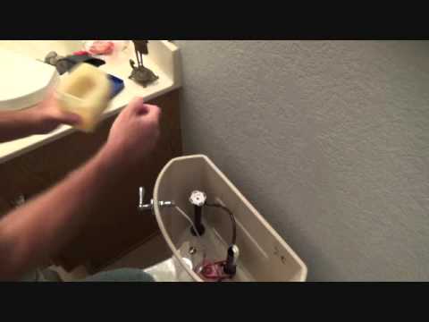 Video: Bagaimana Anda melepaskan katup toilet?