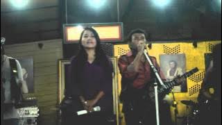 ASYIKNYA DUET  RITA SUGIARTO  RHOMA IRAMA; Lagu Cuma Kamu