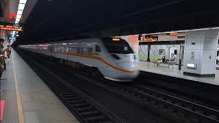 401次開往樹林TEMU1006+TEMU1005太魯閣自強號，1141次開往新竹的銀綠色微笑號EMU900型十輛一編組EMU912區間車，1134次開往基隆的銀綠色微笑號十輛一編組EMU903區間車