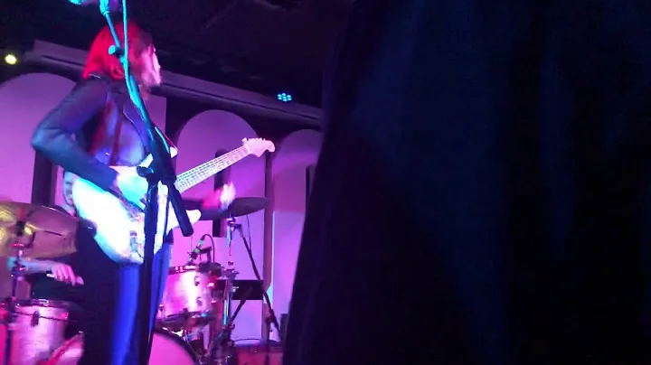 Larkin Poe perform Laurel Land for the first time ...
