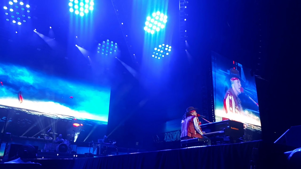 November rain - gun's n roses live jakatarta gelora bung karno 8 november 2018