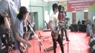 ANNOYING BUTTHEAD - PERSETAN DENGAN CINTA ( PENSI SATELITE 12 )
