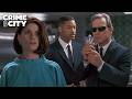J and Laurel Discover the Tiny Alien Inside | Men in Black (Will Smith)