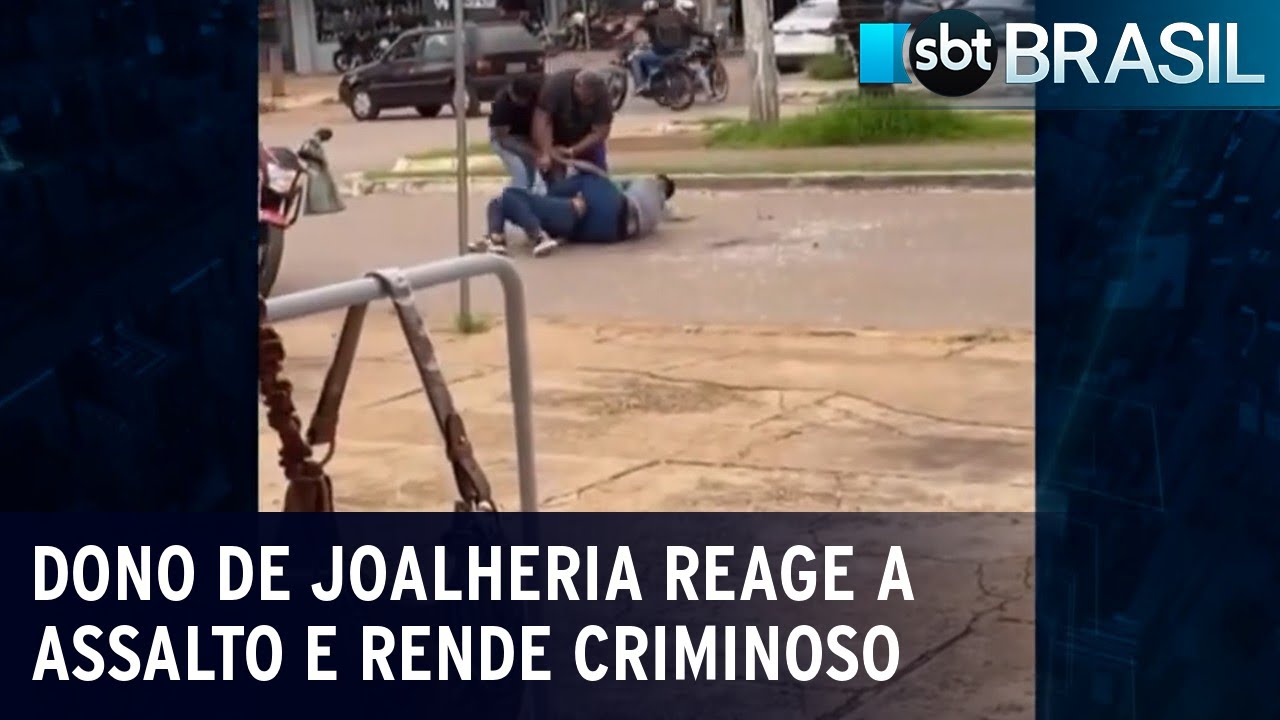 Dono de joalheria reage a assalto e rende criminoso armado | SBT Brasil (05/01/23)