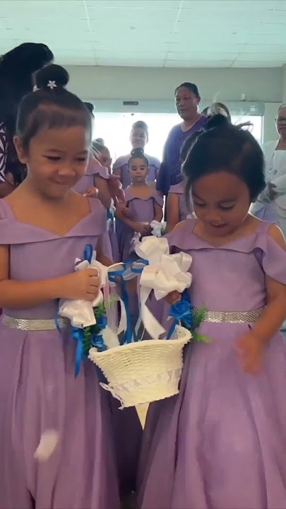 Check out this entrance by the wedding party of the wedding of Johnathan & Jessica Lei Full livestr