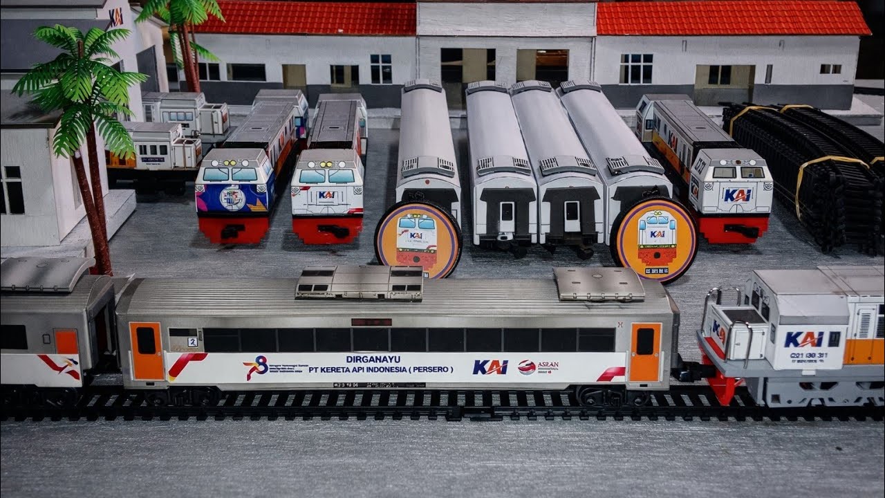 Merakit ,unboxing paket mainan kereta api . Lokomotif dan kereta nya keren - keren