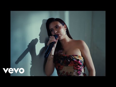 Mimi Webb - You Don't Look At Me The Same (Live Performance)
