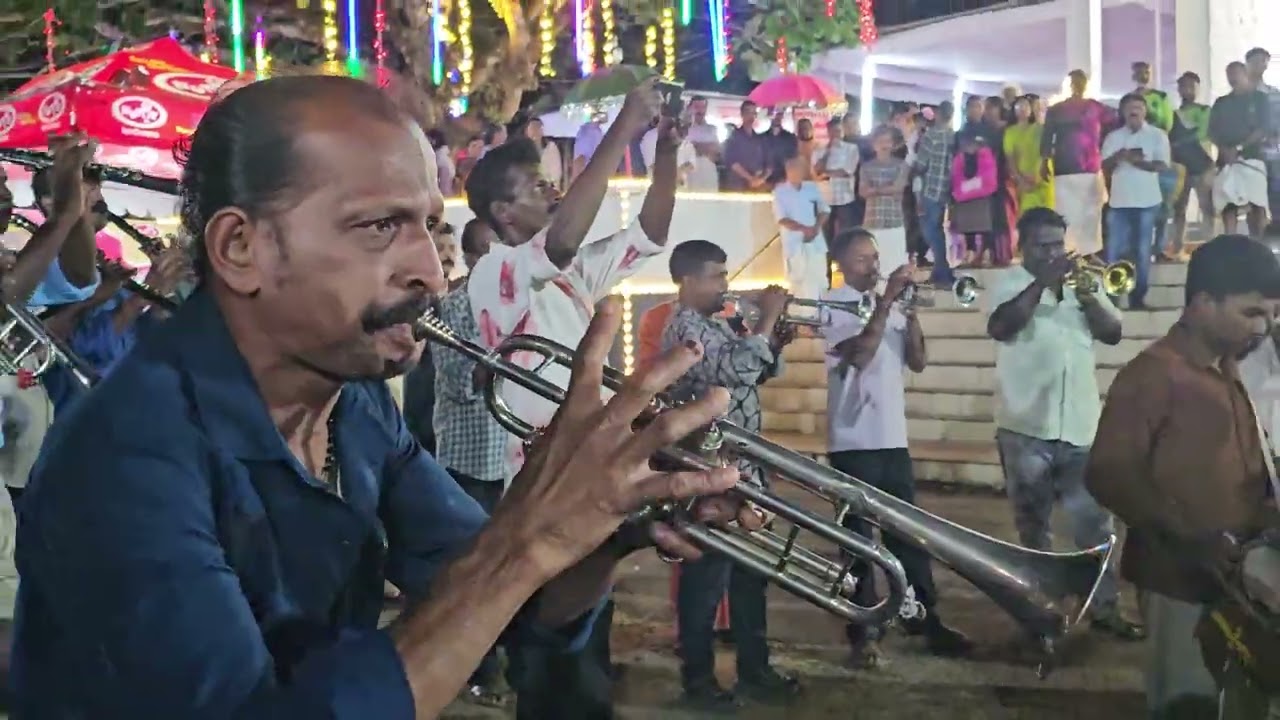 എള്ളും പുറം പെരുന്നാളിൽ പാലാ സെൻ്റ് മേരീസ് ബാൻ്റ് സെറ്റ് & തൊടുപുഴ ധ്രുവം കലാസമിതി ചെണ്ടമേളം ഫ്യൂഷൻ