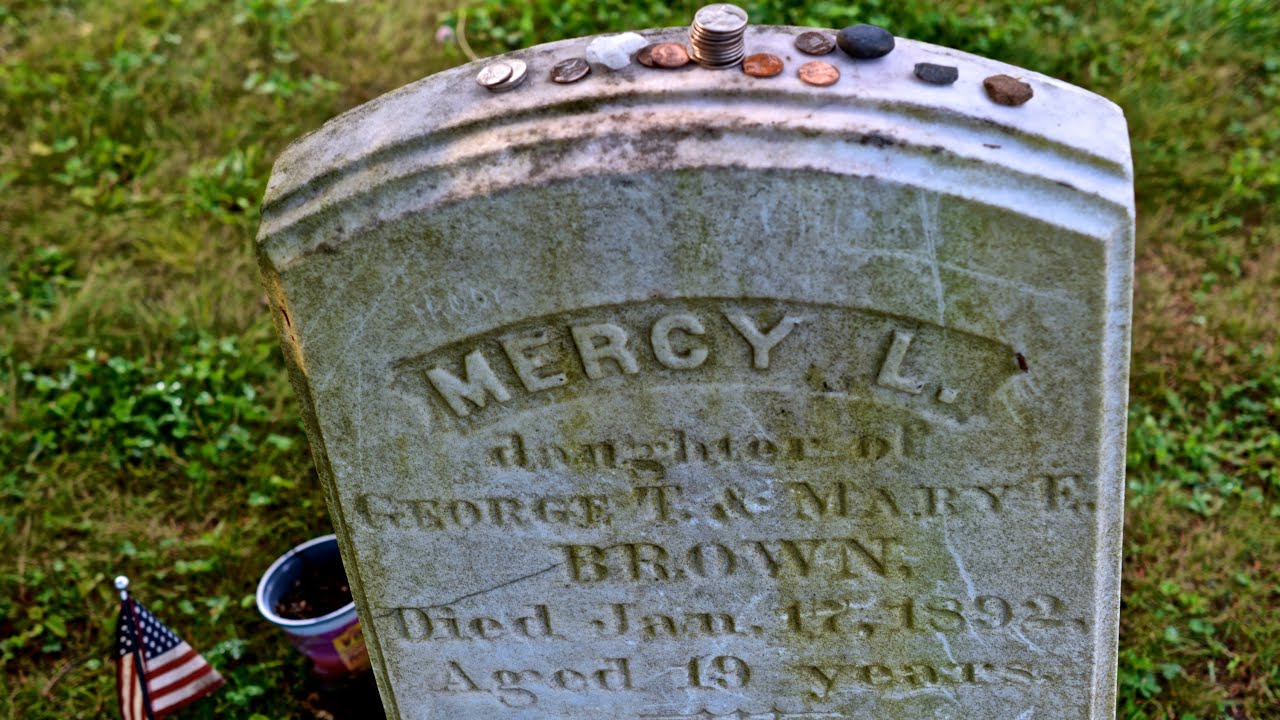 Exploring with Big Dan ! Mercy Brown - Vampires Grave RI