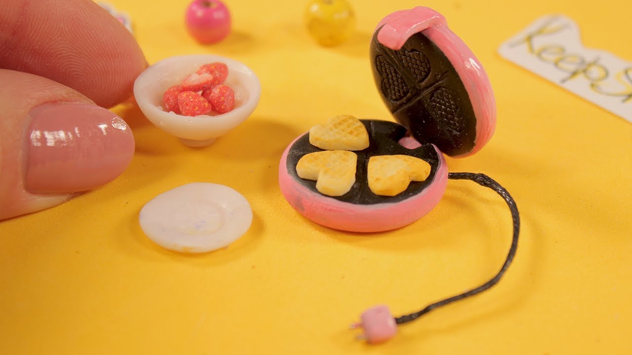 AMAZING!! Cute Miniature Waffle Maker with Miniature Waffels