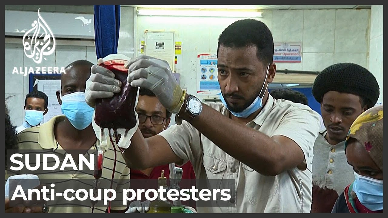 مقتل عدد من المتظاهرين المناهضين للانقلاب في السودان بينما يتظاهر الآلاف