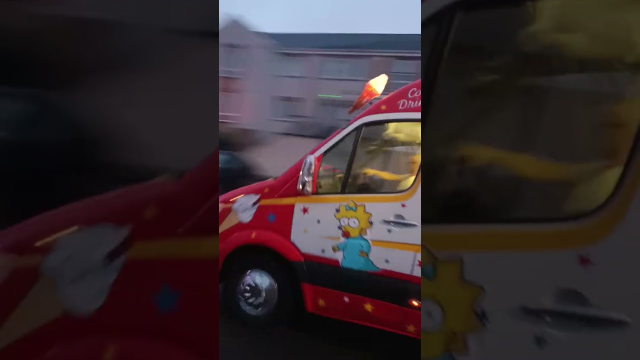 Другой фургончик с мороженым от Bart's Ices (Дерек просит ссылку на мой канал и ведёт фургончик).