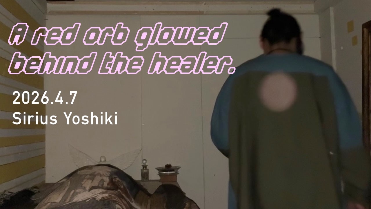 ヒーラーの背後で発色した赤いオーブ